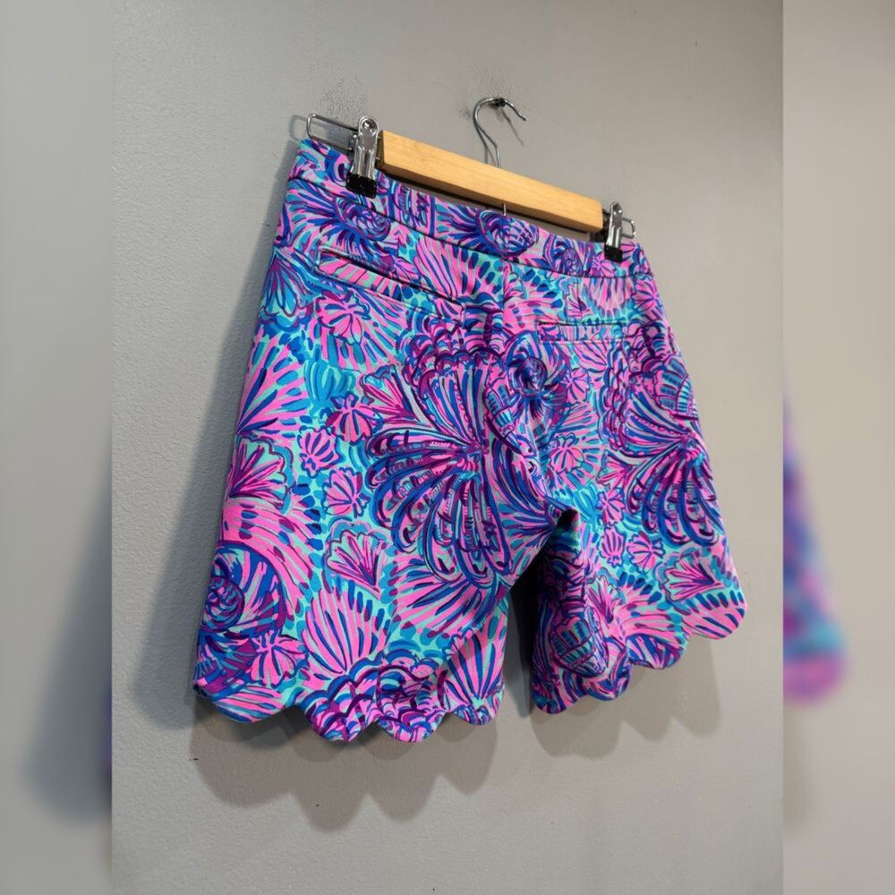 Pink/Blue Lilly Pulitzer Scalloped Hem Shorts Size 00 Like New - Picture 4 of 6
